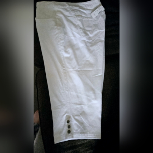 Addition Elle White Capris - Picture 4 of 4